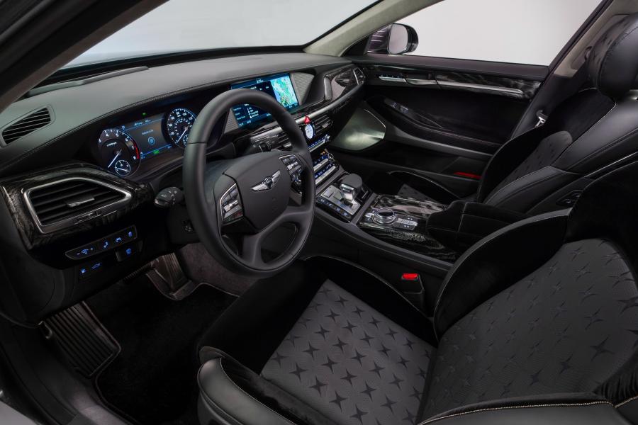 Интерьер Genesis G90 Vanity Fair Special Edition (HI) 2018 года  (фото 19 из 24)